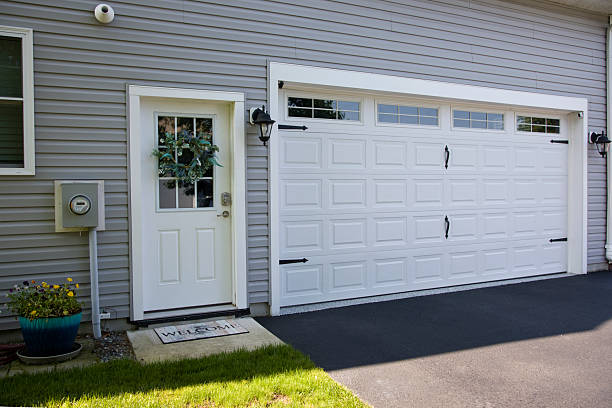 24/7 Emergency Garage Door Panel Replacement experts in Captains Cove, VA